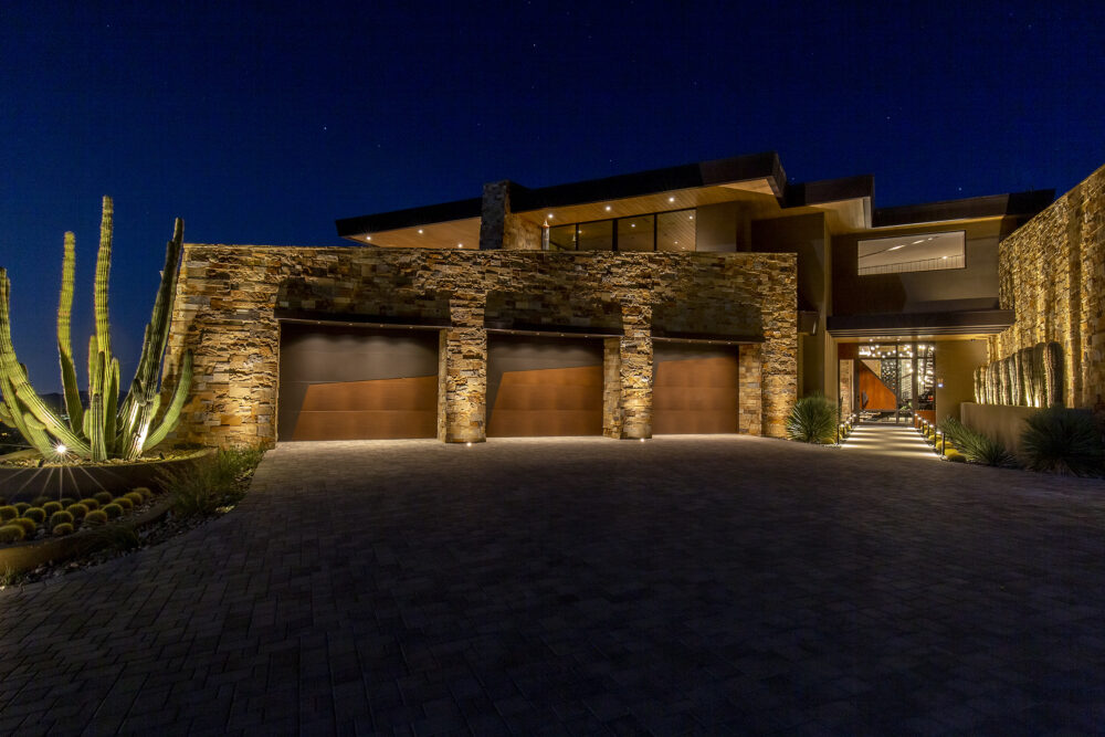 Arizona Contemporary Residence - Creative Desings in Lighting