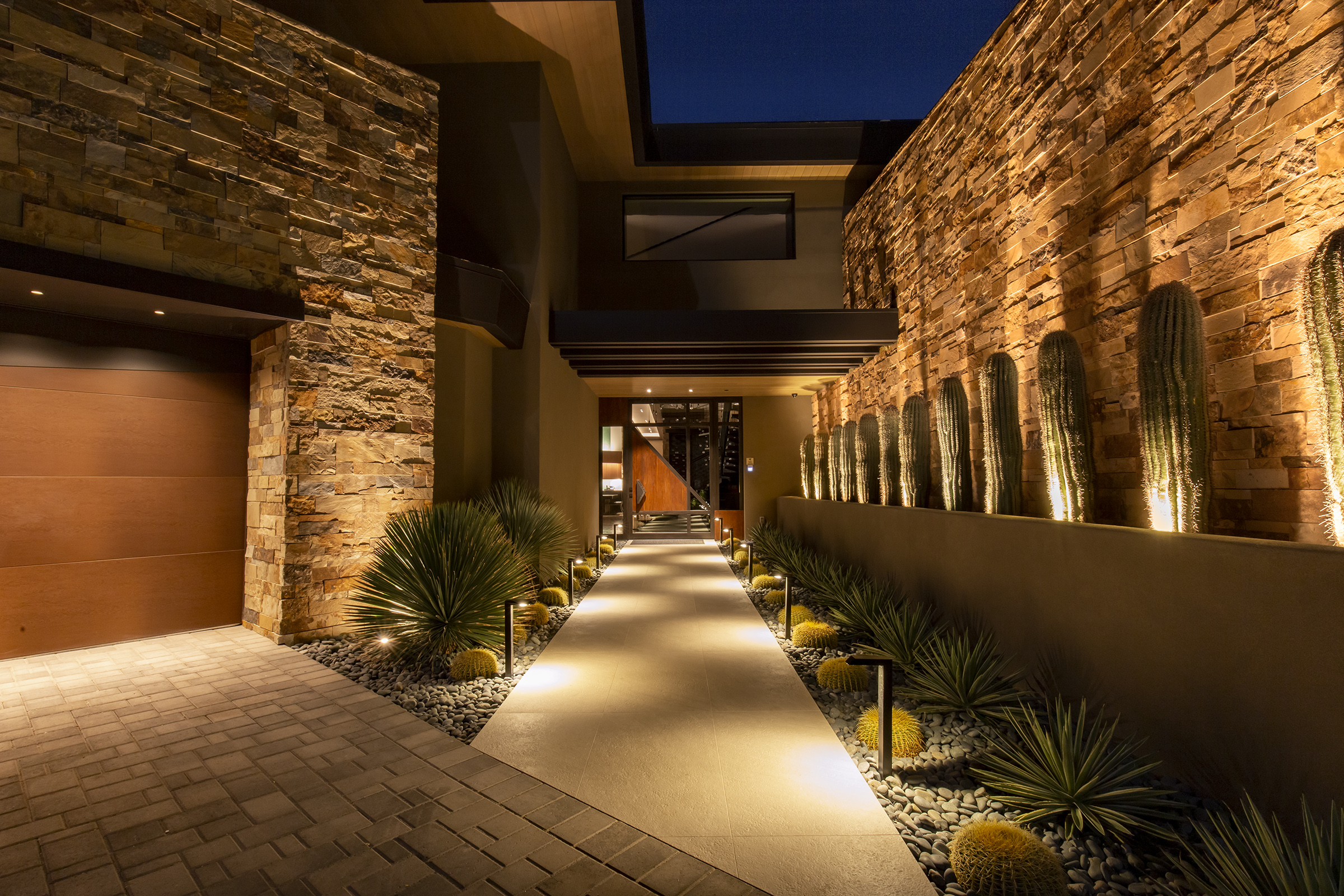 Arizona Contemporary Residence - Creative Desings in Lighting